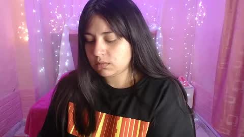 Snapshot of chloe_smith5 chatting on October 1, 1:17 pm chloe_smith5 online show from October 1, 1:17 pm