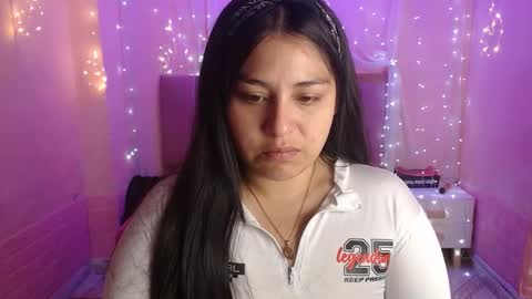 Snapshot of chloe_smith5 chatting on October 10, 1:21 pm chloe_smith5 online show from October 10, 1:21 pm