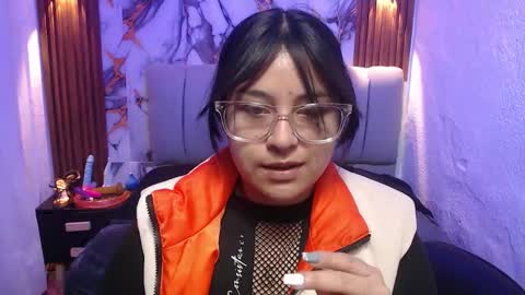 chloe_smith5 online show from November 29, 1:36 pm