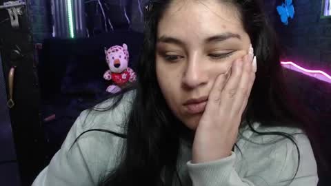 chloe_smith5 online show from April 28, 1:05 pm