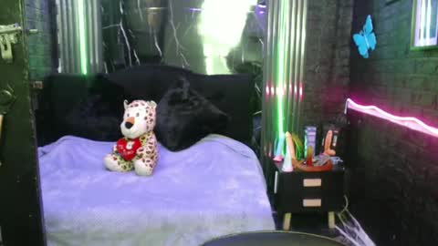chloe_smith5 online show from May 6, 12:21 pm