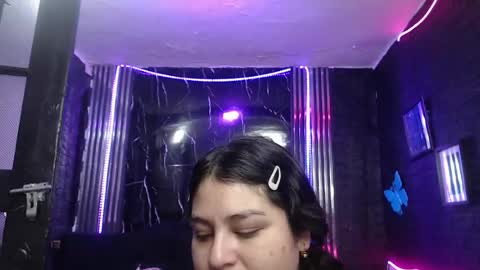 chloe_smith5 online show from May 18, 1:06 pm