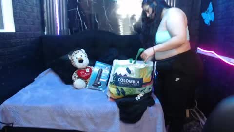 chloe_smith5 online show from June 1, 1:13 pm