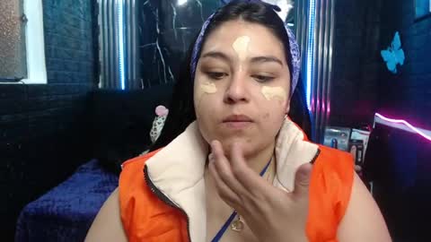 chloe_smith5 online show from June 27, 1:28 pm