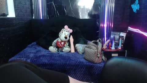 chloe_smith5 online show from June 30, 1:23 pm