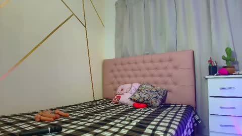 Snapshot of chloe_swarts chatting on June 4, 11:55 pm Lulu online show from June 4, 11:55 pm