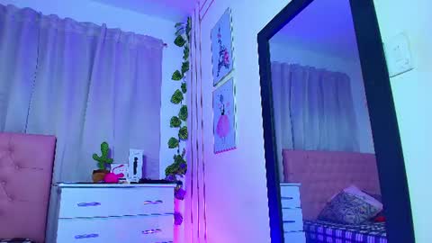 Snapshot of chloe_swarts chatting on June 11, 2:53 am Lulu online show from June 11, 2:53 am