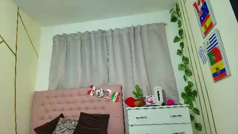 Snapshot of chloe_swarts chatting on July 16, 1:00 am Lulu online show from July 16, 1:00 am