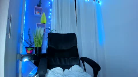 Chloe Miller  online show from December 19, 5:29 am