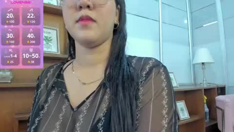 Snapshot of chloe_thomsoon chatting on June 6, 8:02 pm chloe_thomsoon online show from June 6, 8:02 pm
