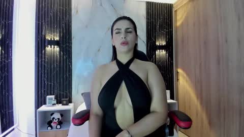 Snapshot of chloe_toms chatting on October 6, 10:45 am chloe online show from October 6, 10:45 am