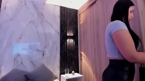 Snapshot of chloe_toms chatting on October 14, 10:27 am chloe online show from October 14, 10:27 am