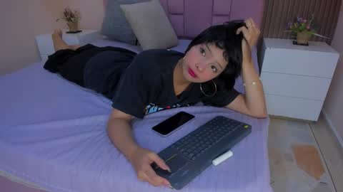   online show from December 5, 2:03 pm