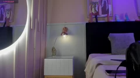   online show from January 16, 7:40 pm