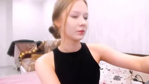Snapshot of chloe_wifey chatting on December 19, 11:39 am chloe wifey online show from December 19, 11:39 am