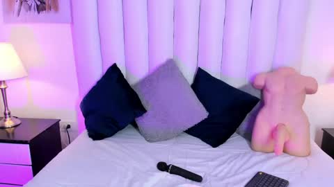 Snapshot of chloe_wilson7 chatting on May 10, 11:26 am chloe_wilson7 online show from May 10, 11:26 am