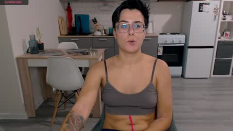 Eva and Sandra online show from December 4, 3:32 pm