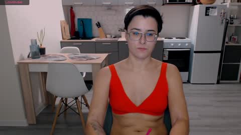 Eva and Sandra online show from December 8, 6:17 pm