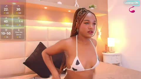 Snapshot of chloebrunnie chatting on May 25, 12:11 pm CHLOE online show from May 25, 12:11 pm