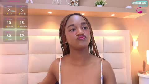Snapshot of chloebrunnie chatting on June 8, 12:27 pm CHLOE online show from June 8, 12:27 pm