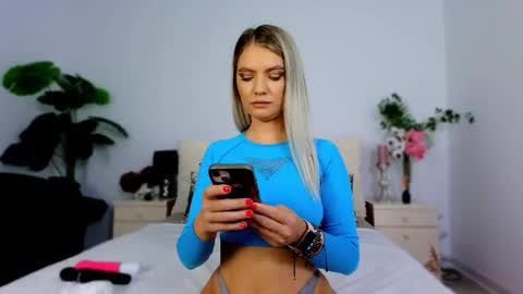 Chloe online show from October 1, 4:18 am