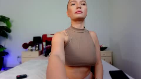 Chloe online show from February 7, 5:11 am