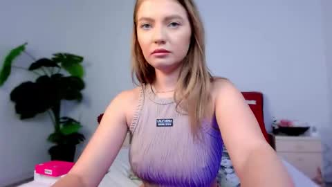 Chloe online show from March 27, 5:02 am