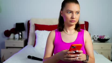 Snapshot of chloecheryy chatting on June 3, 6:16 am Chloe online show from June 3, 6:16 am