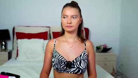 Snapshot of chloecheryy chatting on July 17, 6:20 am Chloe online show from July 17, 6:20 am
