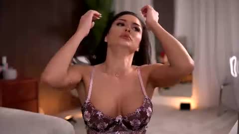 Snapshot of chloedevinex chatting on June 18, 3:29 am chloedevinex online show from June 18, 3:29 am