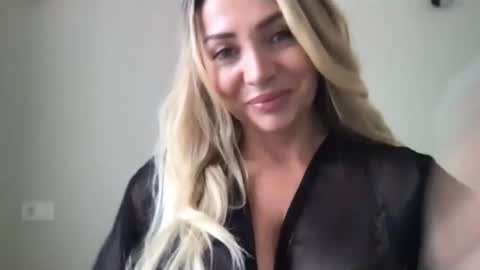 Chloe online show from July 9, 1:59 pm