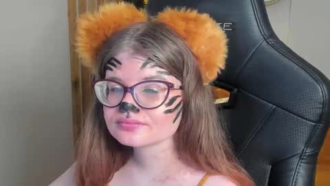 Snapshot of chloehalses chatting on February 10, 6:45 pm ChloeHalses online show from February 10, 6:45 pm