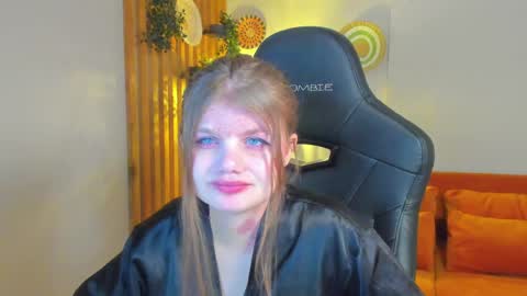 ChloeHalses online show from May 1, 5:34 am