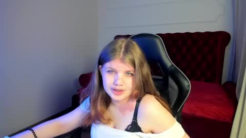 Snapshot of chloehalses chatting on May 31, 6:09 pm ChloeHalses online show from May 31, 6:09 pm