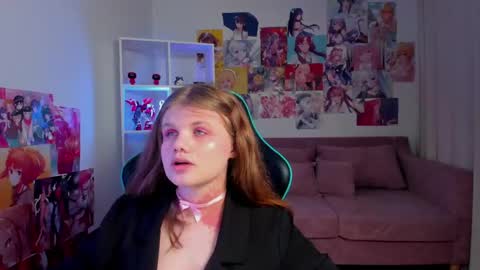 Snapshot of chloehalses chatting on June 4, 4:13 pm ChloeHalses online show from June 4, 4:13 pm