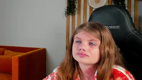 Snapshot of chloehalses chatting on June 5, 5:18 pm ChloeHalses online show from June 5, 5:18 pm