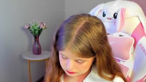 Snapshot of chloehalses chatting on June 9, 7:03 pm ChloeHalses online show from June 9, 7:03 pm