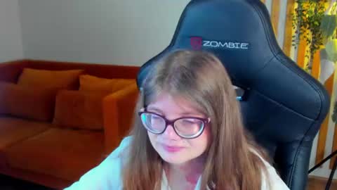 Snapshot of chloehalses chatting on June 12, 5:12 pm ChloeHalses online show from June 12, 5:12 pm