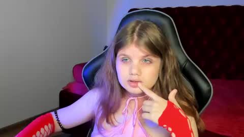 Snapshot of chloehalses chatting on June 14, 5:04 pm ChloeHalses online show from June 14, 5:04 pm