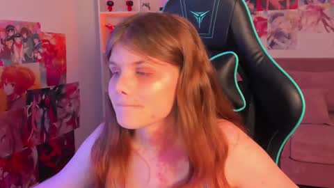 Snapshot of chloehalses chatting on June 15, 7:05 pm ChloeHalses online show from June 15, 7:05 pm