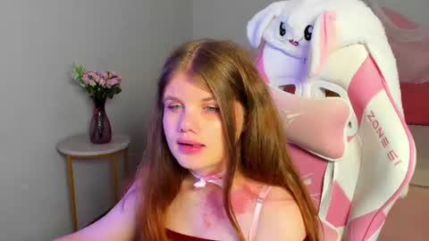 Snapshot of chloehalses chatting on June 16, 5:37 pm ChloeHalses online show from June 16, 5:37 pm