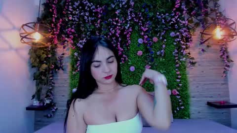 Snapshot of chloeharper1 chatting on February 19, 12:50 am Chloe online show from February 19, 12:50 am