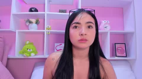 Snapshot of chloeharper1 chatting on March 3, 11:49 am Chloe online show from March 3, 11:49 am