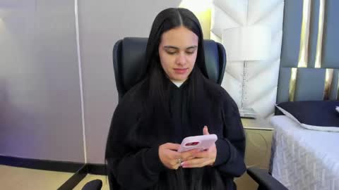  Chloe Harper  online show from June 4, 11:49 am