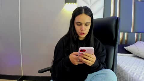  Chloe Harper  online show from June 5, 1:50 pm