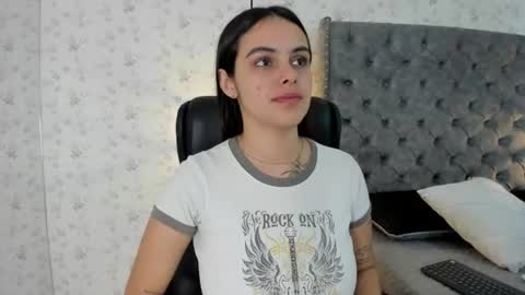  Chloe Harper  online show from July 18, 3:05 pm