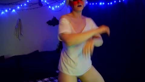 Chloekissxo online show from December 2, 5:04 pm