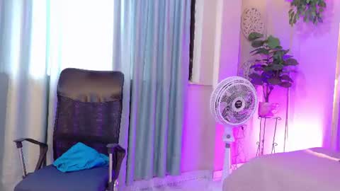 Snapshot of chloerossee chatting on June 14, 1:13 pm Chloe rosse online show from June 14, 1:13 pm