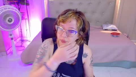 Snapshot of chloerossee chatting on June 15, 1:13 pm Chloe rosse online show from June 15, 1:13 pm
