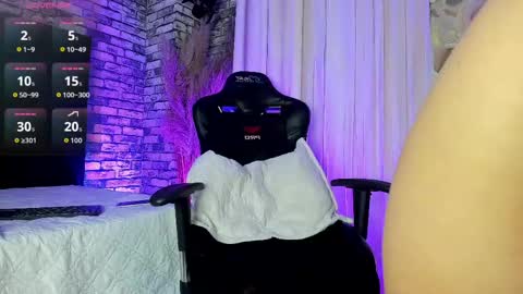 Snapshot of chloesantana_ chatting on May 15, 2:29 am .. Chloe .. online show from May 15, 2:29 am